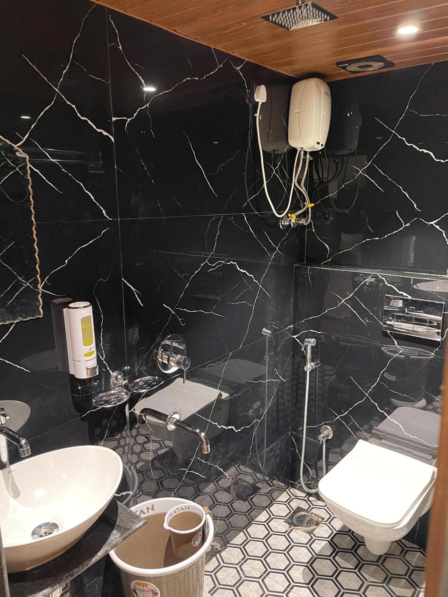 Hotel Sai Palace- Near Tata Memorial Hospital ムンバイ エクステリア 写真