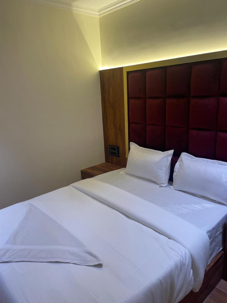 Hotel Sai Palace- Near Tata Memorial Hospital ムンバイ エクステリア 写真